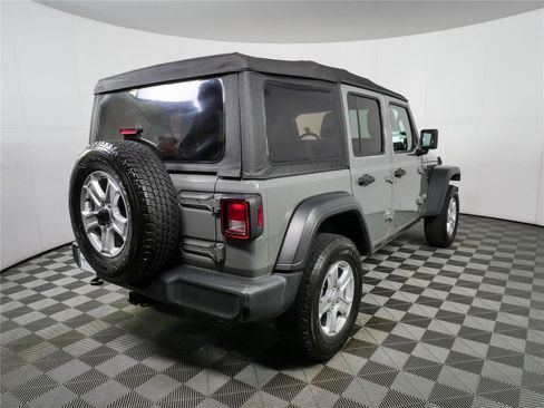 Used 2018 Jeep Wrangler Unlimited Sport S AWD/4WD image 3
