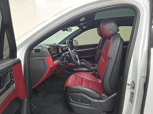 Used 2024 Porsche Cayenne Coupe AWD/4WD image 2