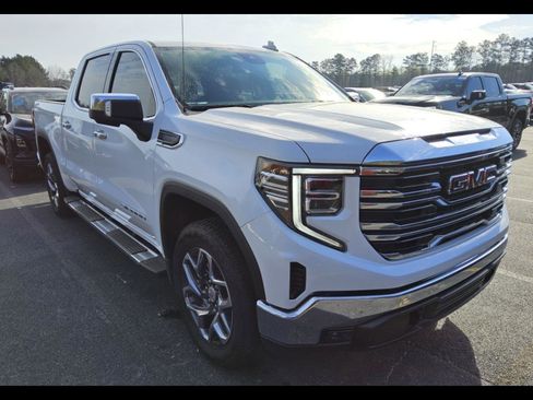 Used 2025 GMC Sierra 1500 SLT image 2