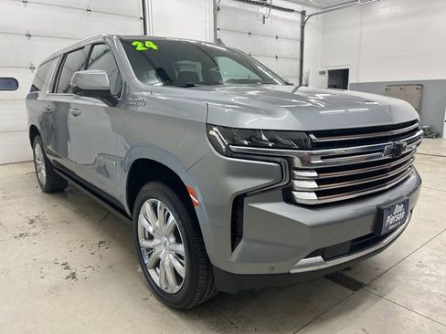 Used 2024 Chevrolet Suburban High Country image 3