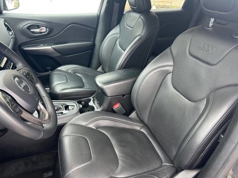 Used 2019 Jeep Cherokee Limited image 25