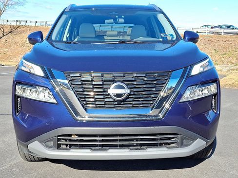 Used 2022 Nissan Rogue SV w/ SV Premium Package image 2