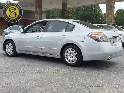 Used 2011 Nissan Altima 2.5 S FWD image 4
