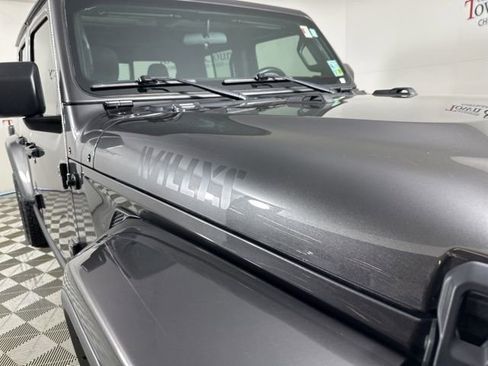 Used 2022 Jeep Gladiator Sport image 4