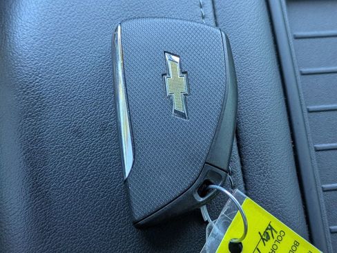 Used 2023 Chevrolet Suburban Z71 image 32