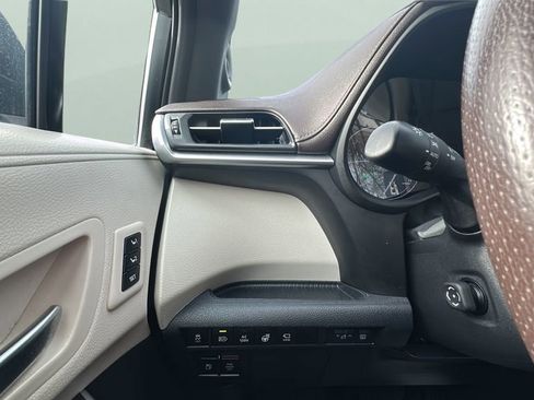 Used 2022 Toyota Sienna Platinum image 16