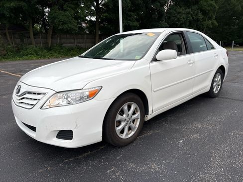 Used 2011 Toyota Camry LE w/ LE Extra-Value Pkg FWD image 1