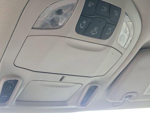 Used 2024 Chrysler Pacifica Limited FWD image 18