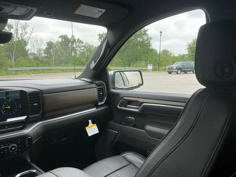 Used 2025 Chevrolet Silverado 1500 High Country w/ Technology Package AWD/4WD image 29