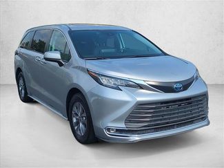 Used 2022 Toyota Sienna XLE FWD video 3