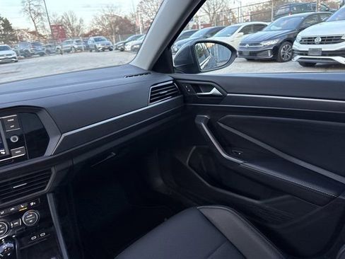 Used 2022 Volkswagen Jetta SE image 17