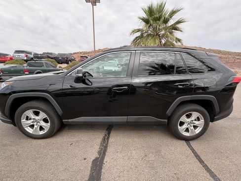 Used 2021 Toyota RAV4 XLE FWD image 2