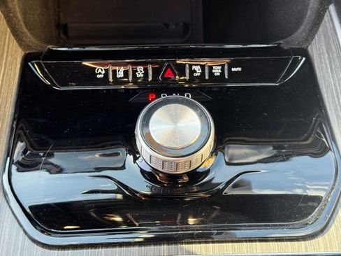 Used 2024 Jeep Wagoneer L Series II RWD image 23