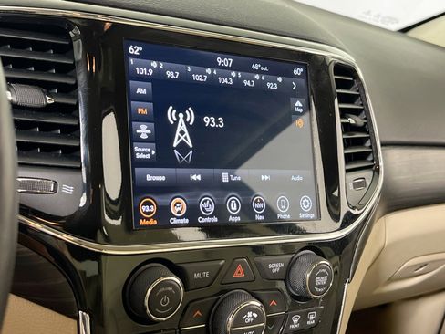 Used 2022 Jeep Grand Cherokee Laredo E w/ Security & Convenience Group image 15