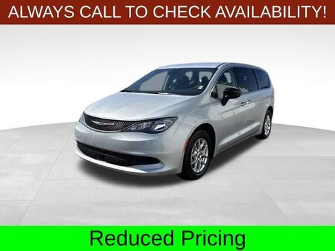 Used 2024 Chrysler Voyager LX FWD image 3