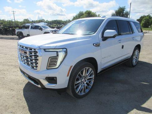 New 2026 GMC Yukon Denali w/ Denali Reserve Package AWD/4WD image 9
