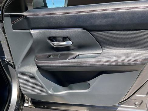 Certified 2025 Nissan Kicks SR FWD image 22