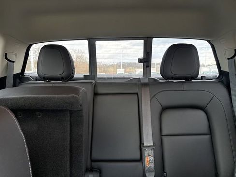 Used 2018 GMC Canyon SLT w/ Driver Alert Package image 17