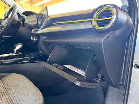 Used 2024 Chevrolet Trax LT FWD image 25