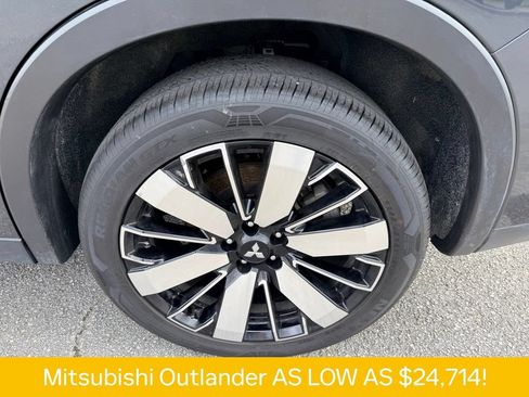 Used 2025 Mitsubishi Outlander SE FWD image 31