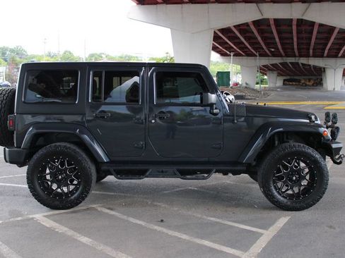 Used 2016 Jeep Wrangler Unlimited Sahara w/ Connectivity Group AWD/4WD image 5