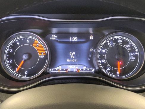 Used 2020 Jeep Cherokee Trailhawk w/ Comfort/Convenience Group AWD/4WD image 23