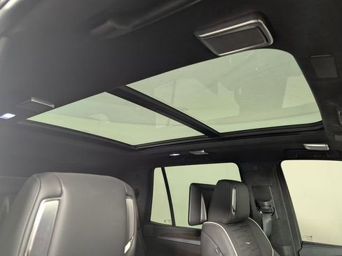 Used 2025 Cadillac Escalade Sport Platinum AWD/4WD image 32