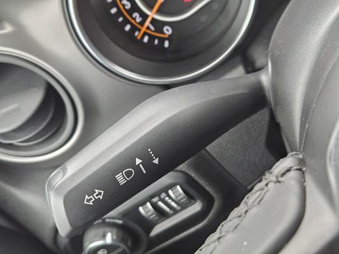 Used 2021 Jeep Gladiator Sport image 28