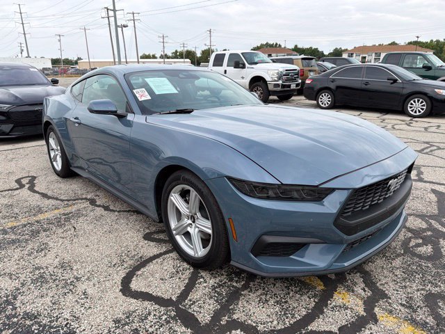 Used 2026 Ford Mustang Coupe RWD image 3