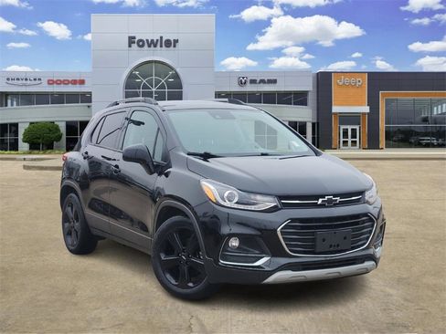 Used 2019 Chevrolet Trax Premier w/ Midnight Edition image 2