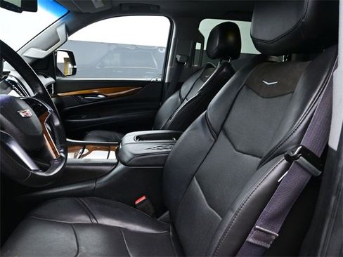 Used 2016 Cadillac Escalade Luxury image 8