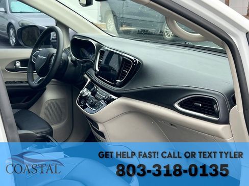 Used 2023 Chrysler Pacifica Touring-L w/ Uconnect Theater Family Group FWD image 32