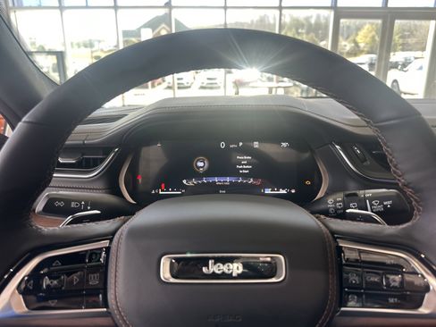 New 2025 Jeep Grand Cherokee Summit image 39