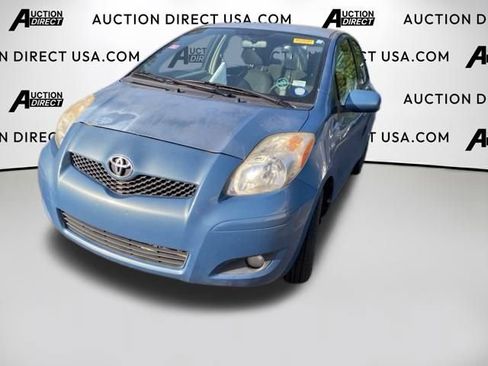 Used 2011 Toyota Yaris 4-Door Hatchback image 4