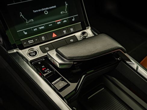 Used 2021 Audi e-tron Premium w/ Convenience Plus Package image 34