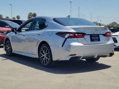 Used 2024 Toyota Camry SE FWD image 3