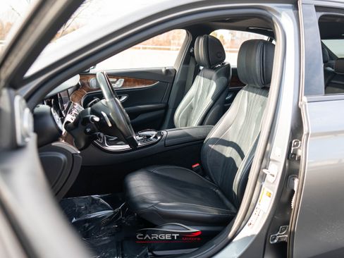 Used 2017 Mercedes-Benz E 300 4MATIC w/ Premium 2 Package image 16