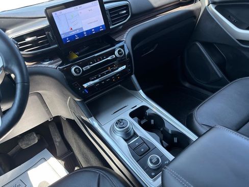 Used 2023 Ford Explorer Limited w/ Equipment Group 301A AWD/4WD image 10