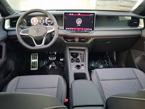 New 2026 Volkswagen Tiguan SE R-Line FWD image 6