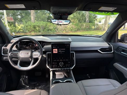 Used 2026 GMC Acadia Elevation w/ Elevation Premium Package FWD image 17