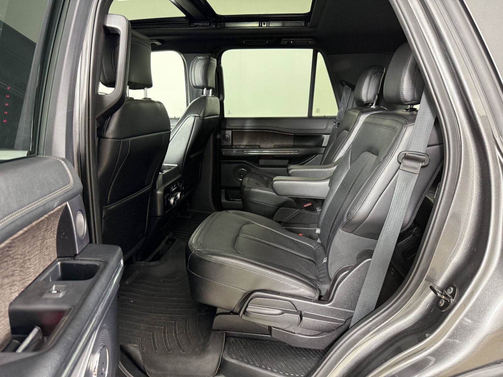 Used 2019 Ford Expedition Limited w/ Equipment Group 301A AWD/4WD image 16