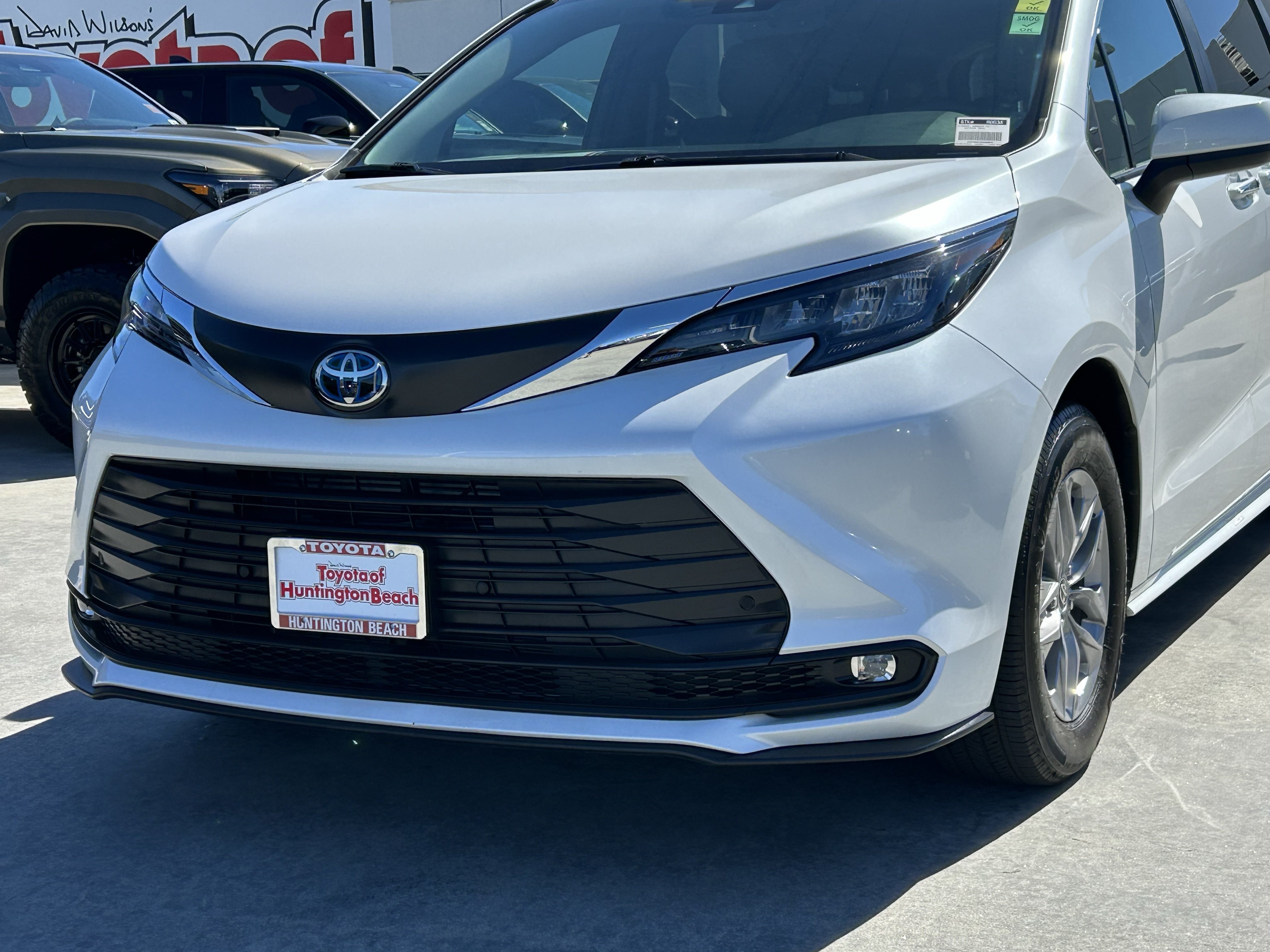 Used 2025 Toyota Sienna XLE FWD image 7