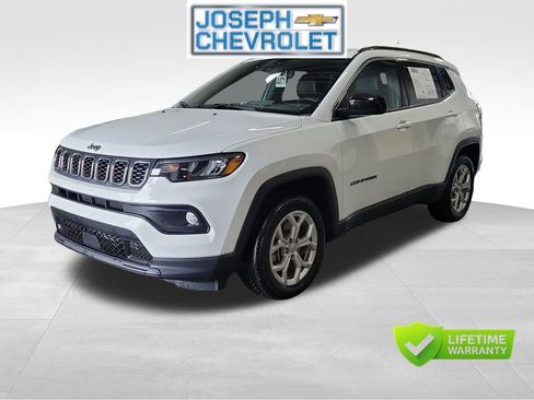 Used 2024 Jeep Compass Latitude AWD/4WD image 2