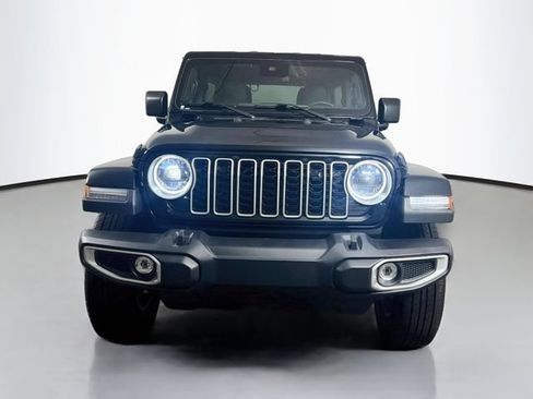 Used 2025 Jeep Wrangler Unlimited Sahara AWD/4WD image 2
