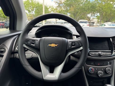 Used 2022 Chevrolet Trax LT w/ Midnight Edition FWD image 20