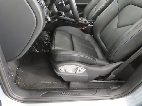 Certified 2026 Porsche Macan AWD/4WD image 40