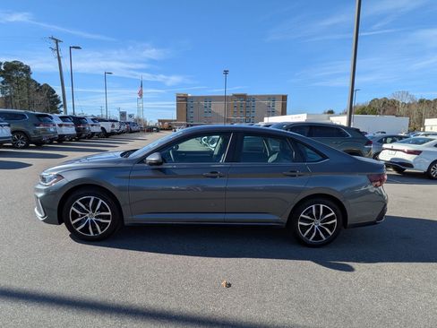 New 2026 Volkswagen Jetta SE image 6