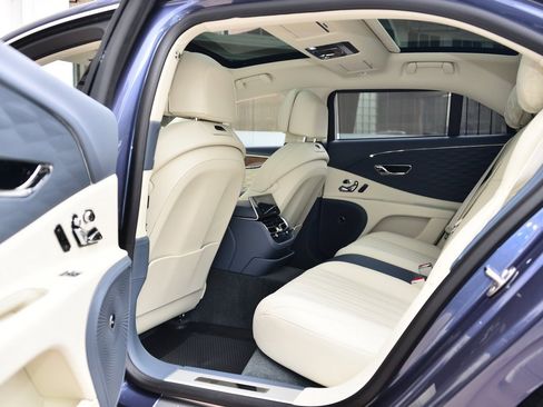 Used 2021 Bentley Flying Spur V8 image 15