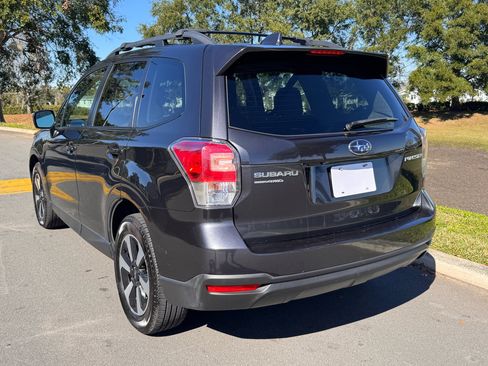 Used 2018 Subaru Forester 2.5i Premium w/ All-Weather Package image 11