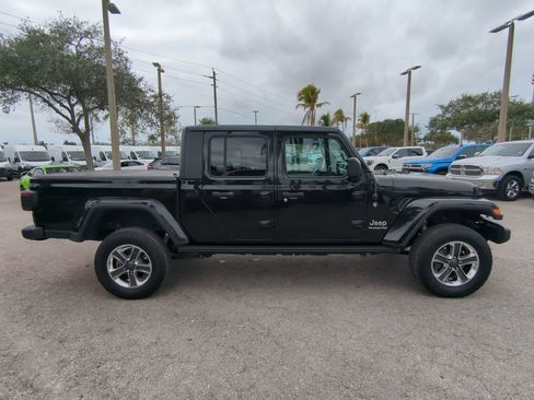 Used 2020 Jeep Gladiator Overland image 4